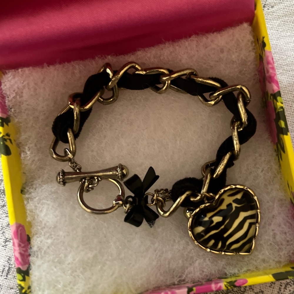 Betsey Johnson Gold Zebra Heart Chunky Bracelet - LIKE NEW